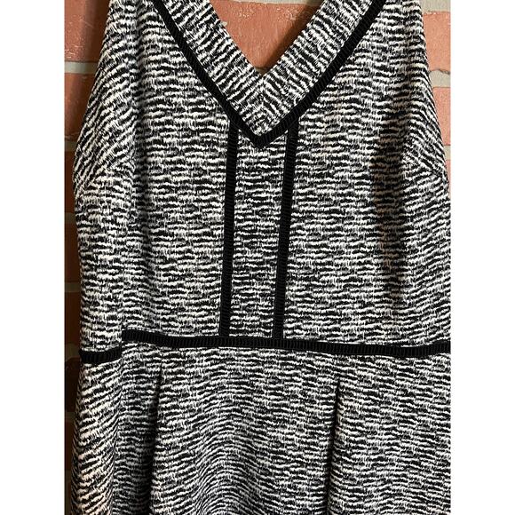 Mossimo | Black/White Sleeveless V-Neck Midi Dress - Picture 5 of 8